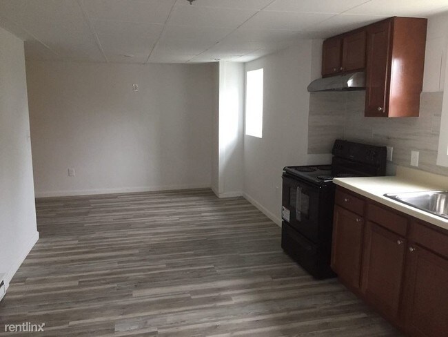 Photo - 1 br, 1 bath Duplex - 124 Alder St Ground ...