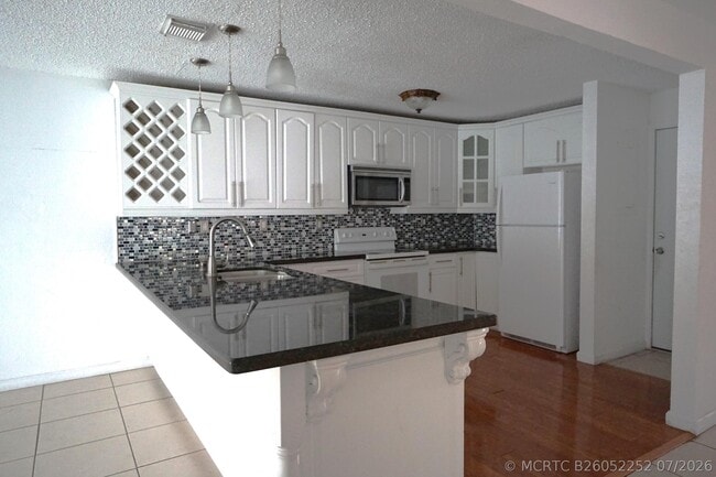 Photo - 18011 SW 139th Ct
