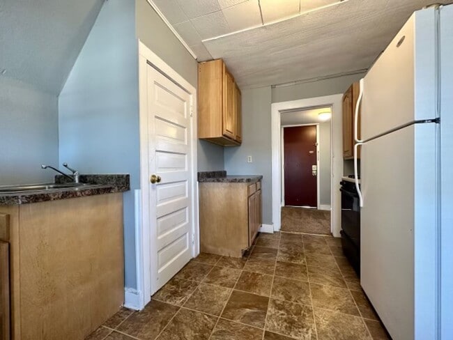 Building Photo - 812 7th Ave S Unit #2