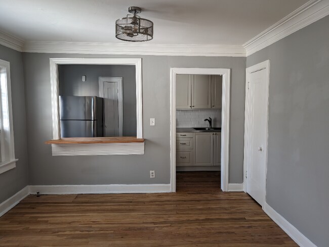 Photo - 129 E 46th St