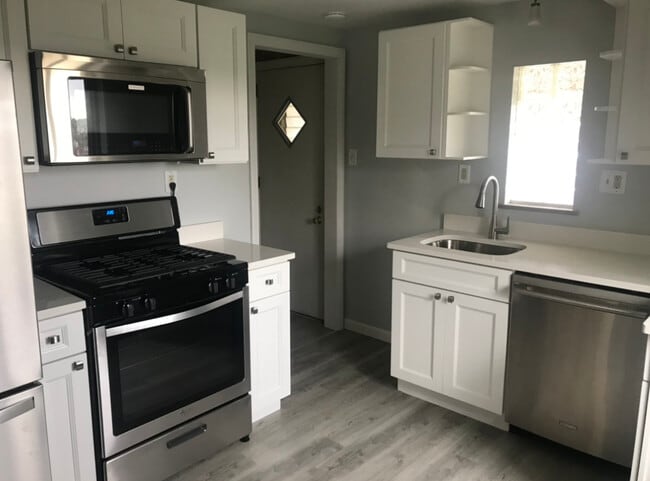 Photo - 225 Desdemona St