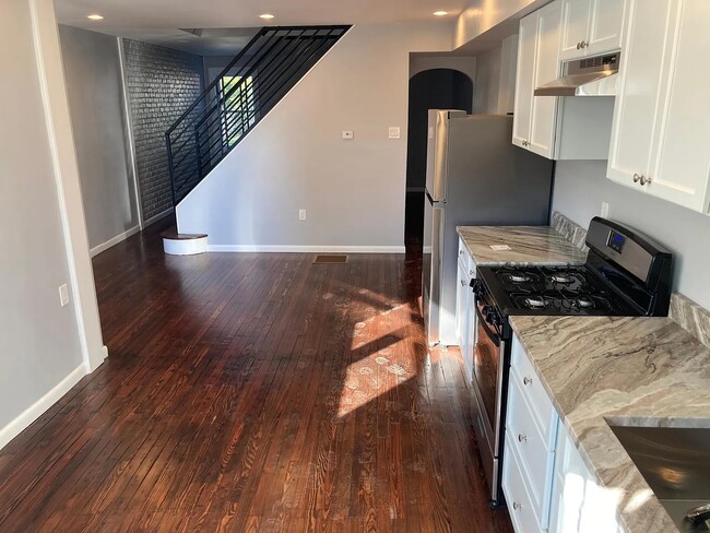 Photo - 28 Locust St