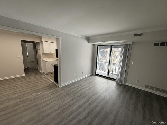 Photo - 250 E Thirteen Mile Rd Unit 11