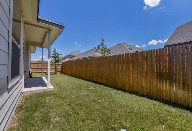 Building Photo - 11203 Sisquoc Formation View Unit Room 3 (UPSTAIRS, NEW)