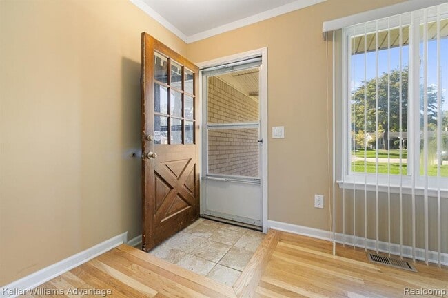 Photo - 9434 Patton St