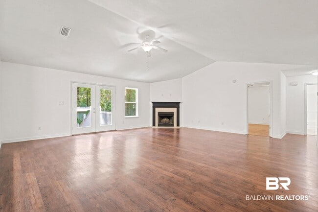 Photo - 905 Ryan Ave