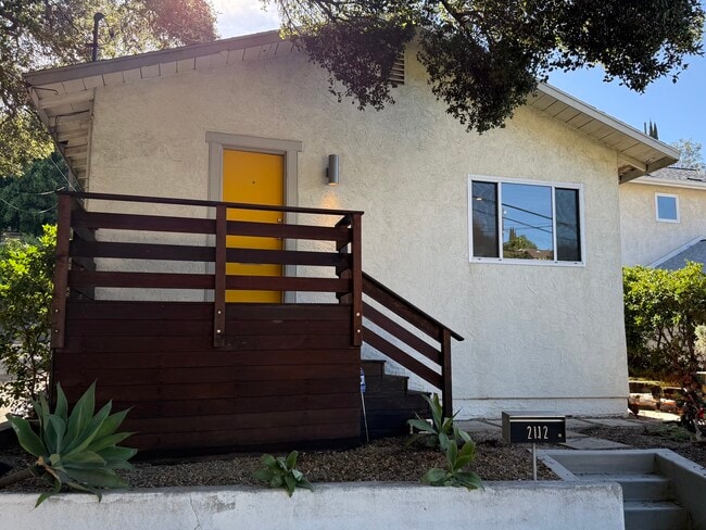 Building Photo - 2112 Lake Shore Ave