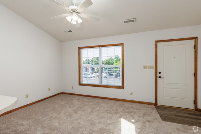 2BR, 1BA - 725SF - Living Room