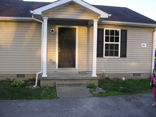 Building Photo - 406 Clark St Unit B Rental