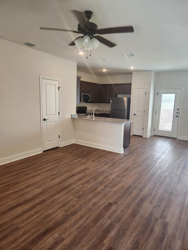 Photo - 13850 Enzo Gate