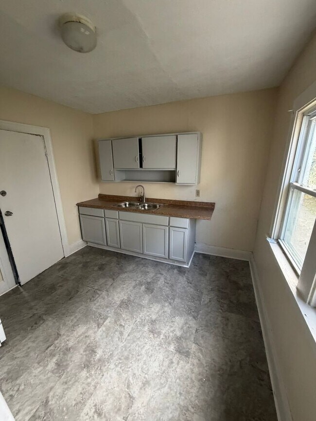 Photo - 12706 Parkhill Ave Unidad Down