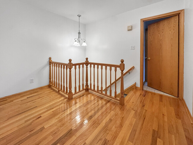 Photo - 1105 Summit Dr House