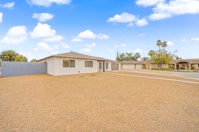 Photo - Tempe 5 bedroom 3 bath with pool and HUGE yard