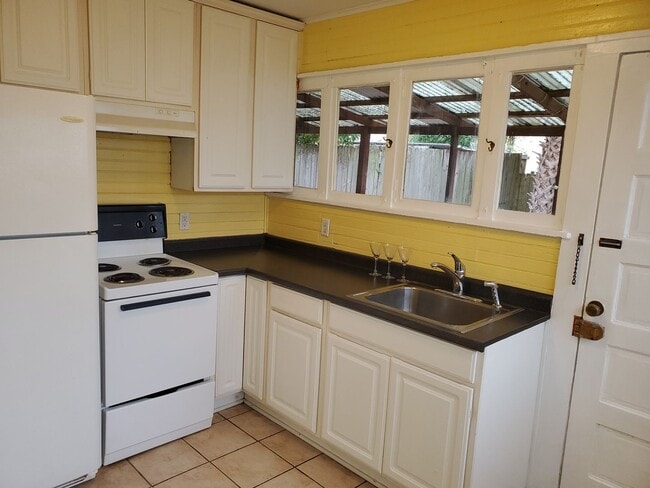 Photo - 219 N Scott St