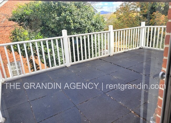 Photo - 2803 Burton Ave NW