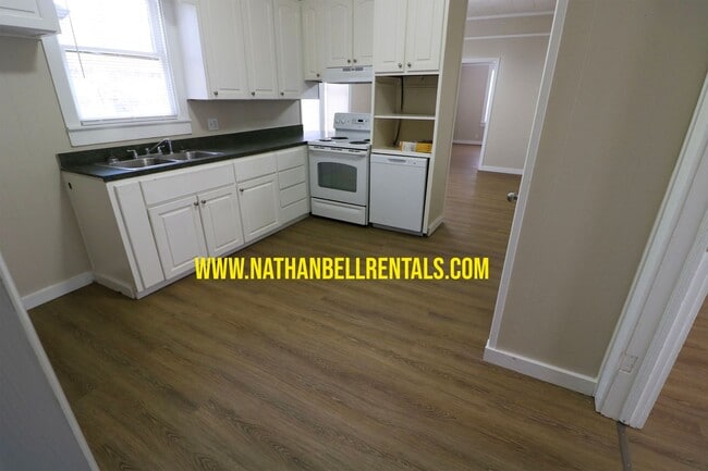 Building Photo - Modernized 3 bedroom-2 bath home with fenced yard