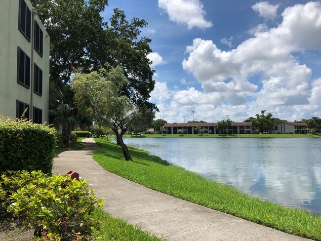 Photo - 210 Lake Pointe Dr Unit 112