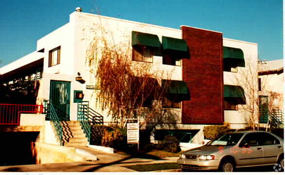 319 Concord St