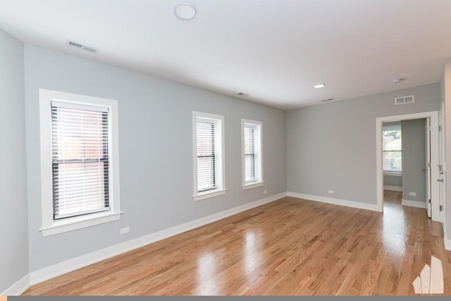 Building Photo - 1 bedroom in Chicago IL 60614 Unit 2105-3 Rental