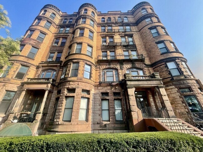 Building Photo - 366 Commonwealth Ave Unit 6G Rental