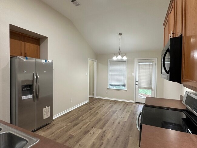 Photo - 9000 Eastwood Ave