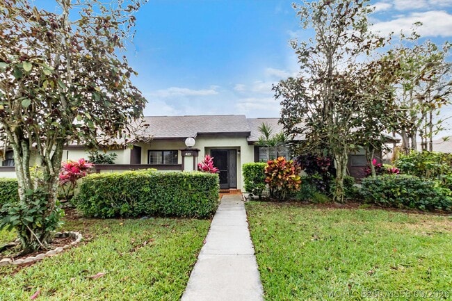 Building Photo - 423 Narrowleaf Ct