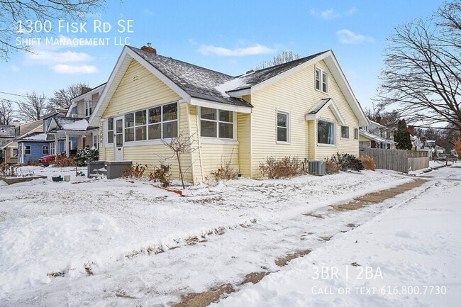 Photo - 1300 Fisk Rd SE