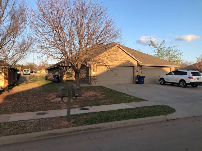 Photo - 2203 S Devin Lea St