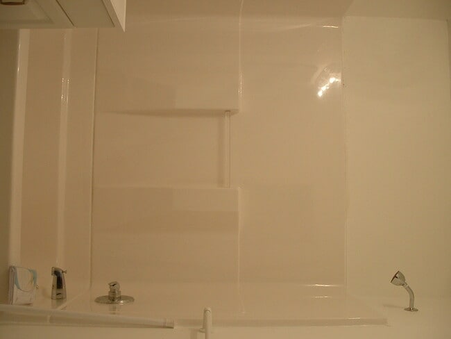 Photo - 2 Bedroom Condo Near UTK | Fort Sanders Area Unit FPC103 BR1 (right larger)