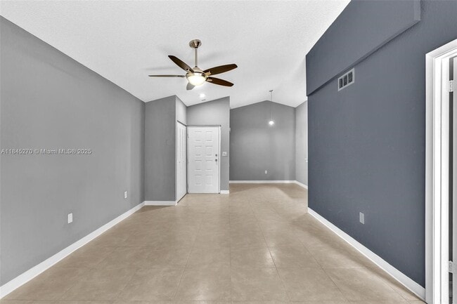 Building Photo - 2850 N Oakland Forest Dr Unit 313 Rental