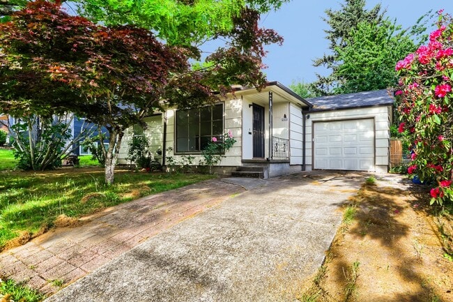 Building Photo - South Tabor — 2BR/1BA Home with Attached Garage
