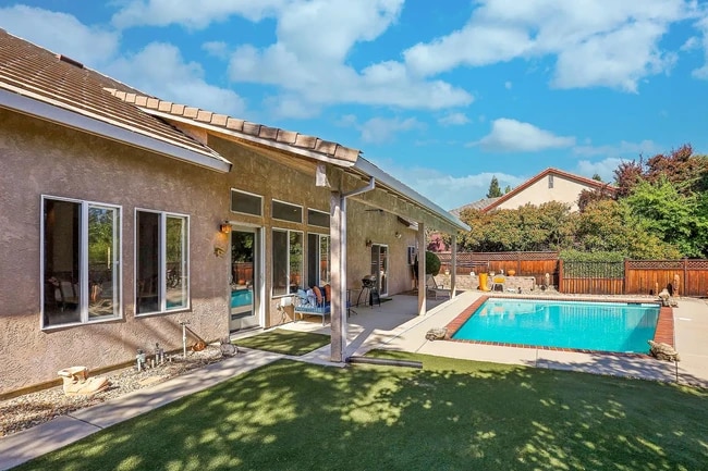 Photo - 689 Saint Andrews Rd