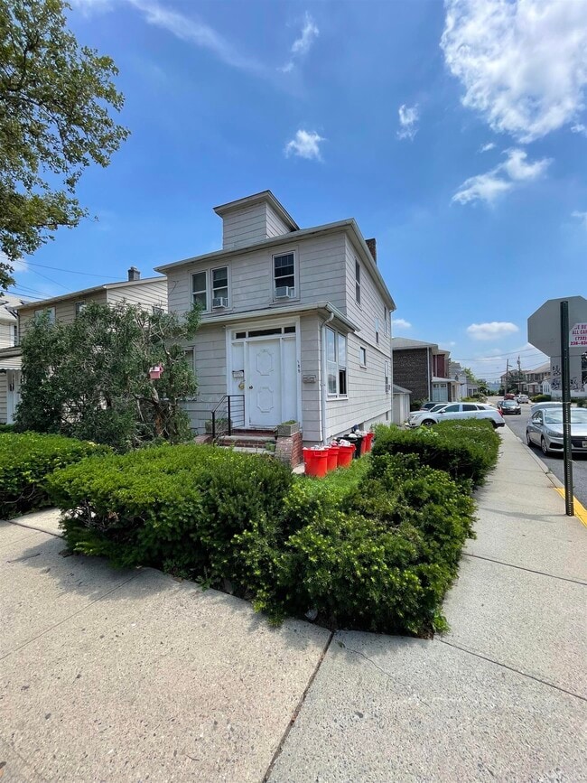 Building Photo - 188 Palisade Ave Unit Rear