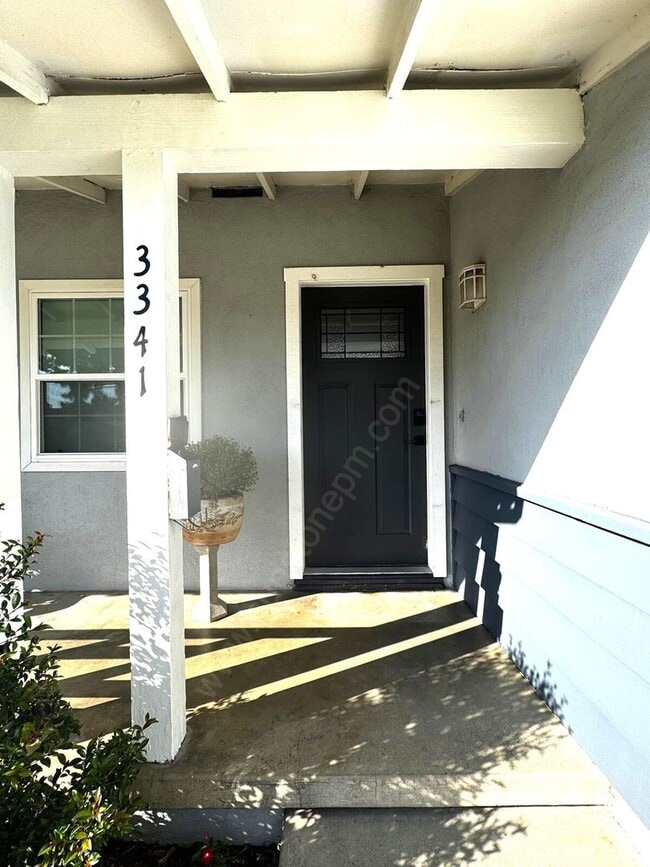 Photo - Stunning 3 Bedroom, 2 Bathroom Home on a L...