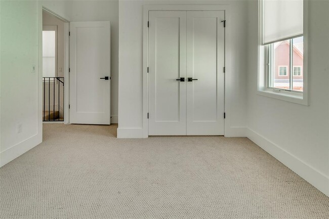 Photo - 1056 Hangar Dr