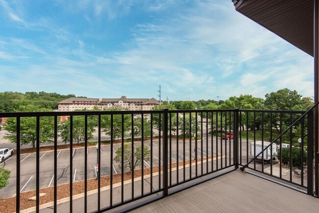 Oaks Glen Lake Apartments