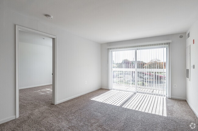 2BR, 2BA - 894SF