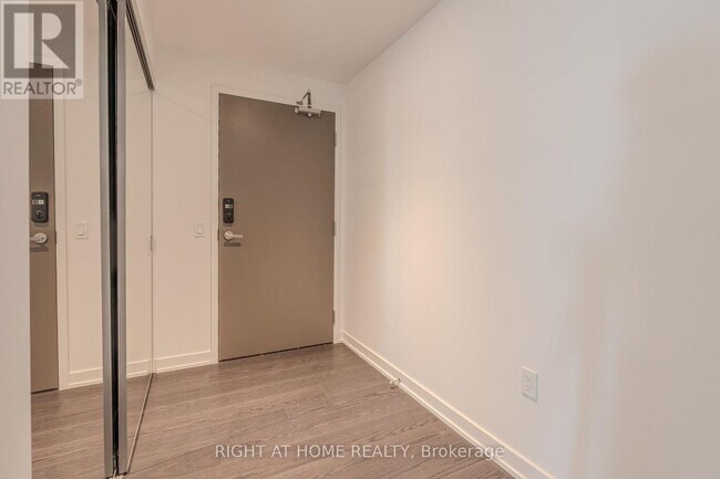 Photo - 448 Burnhamthorpe Rd W Unité 1507