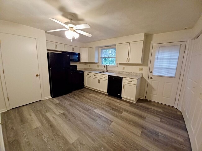 Building Photo - NEWLY UPDATED Two Bedroom Townhouse! Amazi...