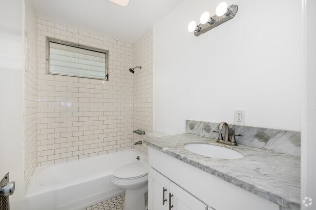 1BR, 1BA - 750SF - Bathroom