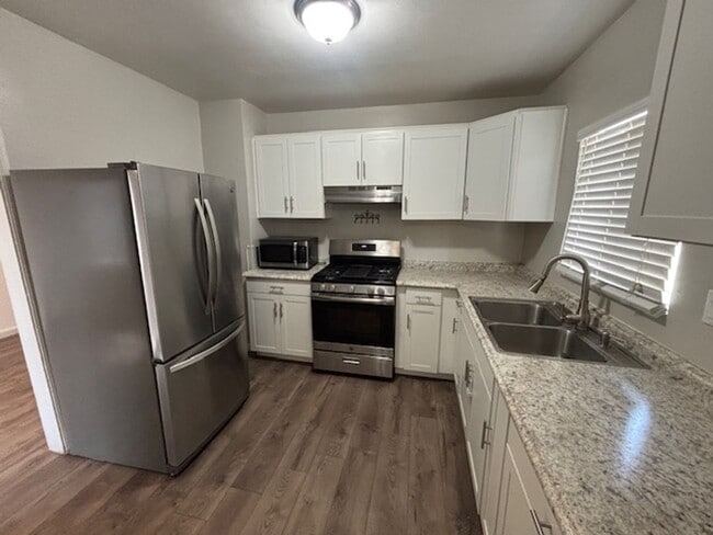 Photo - 320 N Imperial Ave