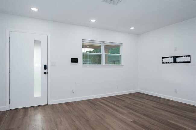 Photo - 781 40th Ave NE