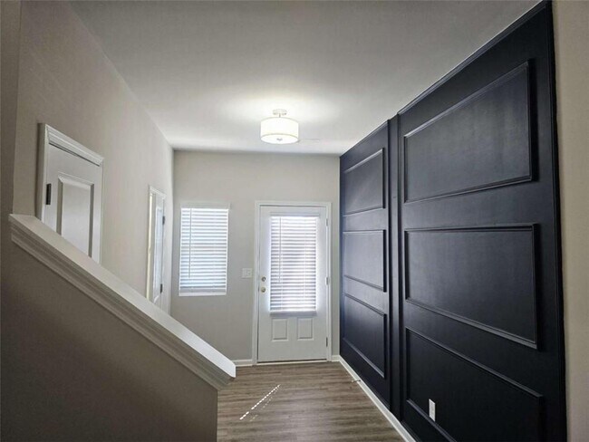 Photo - 213 N Fortune Way