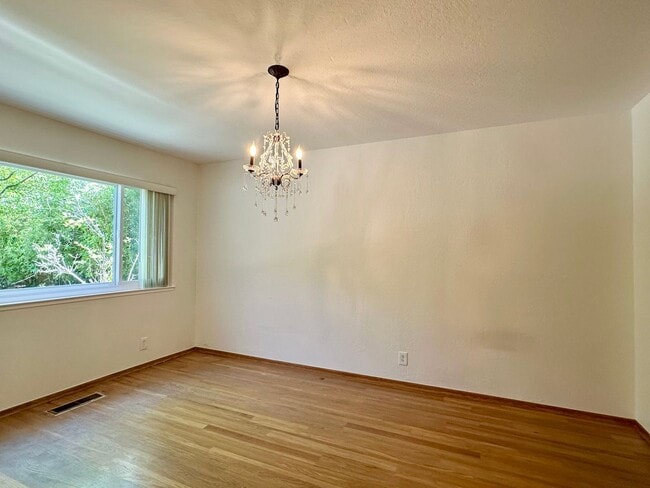 Photo - 4 Bedroom Home + Den in Saratoga!
