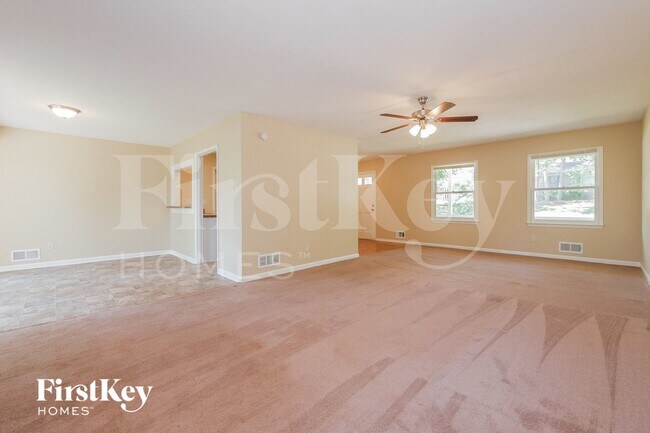 Photo - 1701 Underwood Dr SE