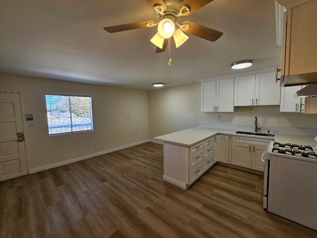 Photo - 14323 Haynes St