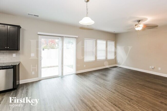 Photo - 9337 Sloan Forest Dr