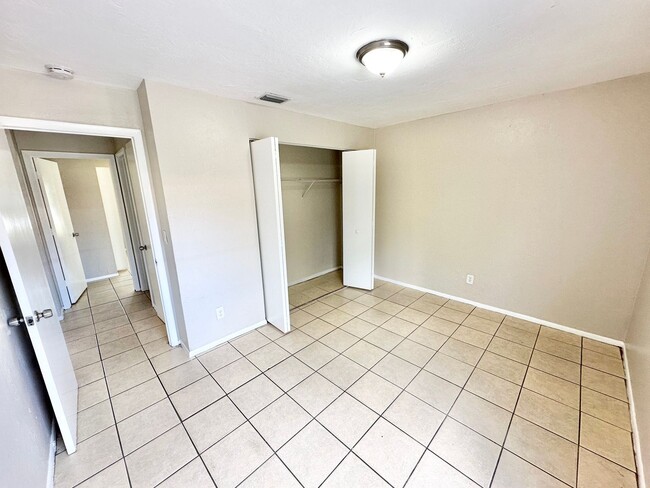 Photo - 4737 25th Pl SW Unidad #1