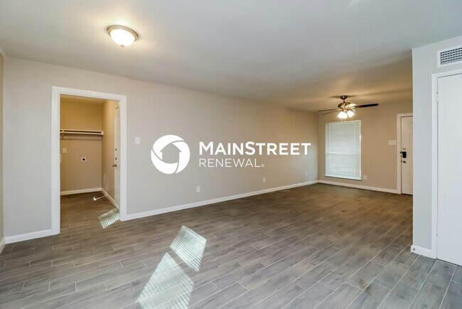 Photo - 3 Bedroom Pet-Friendly Home in EULESS, TX with Main Street Renewal