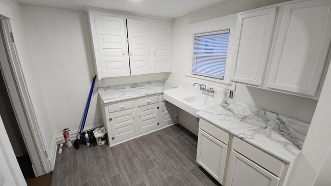Photo - 320 W Vine St